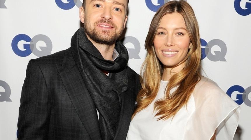 Eski Sevgililerini Geri Kazanmaya &Ccedil;alışan &Uuml;nl&uuml;lerden 10 &Ccedil;ılgınca Hareket