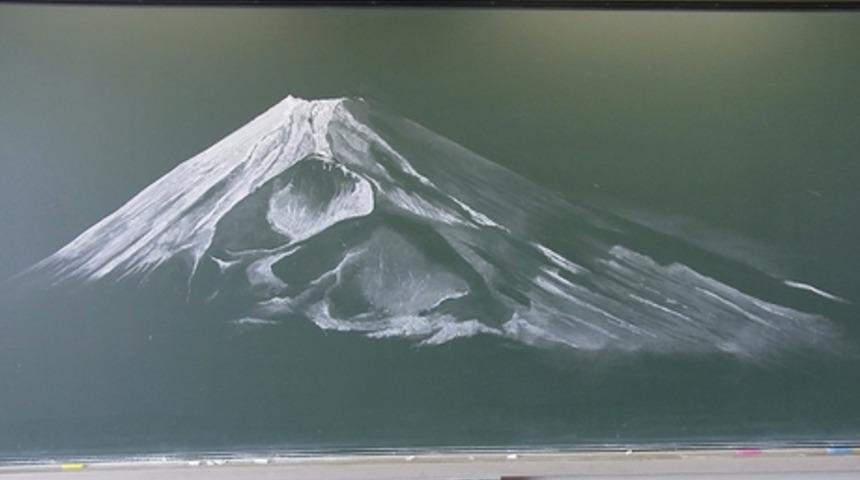 Japon Lise &Ouml;ğrencilerinden Silmeye Kıyamayacağınız G&uuml;zellikteki Kara Tahta Resimleri