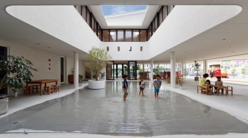 D&uuml;nyanın En İyi Anaokulunun &Ccedil;atısı Su Sızdırıyor, Nedenini &Ouml;ğrenince  Etkileneceksiniz