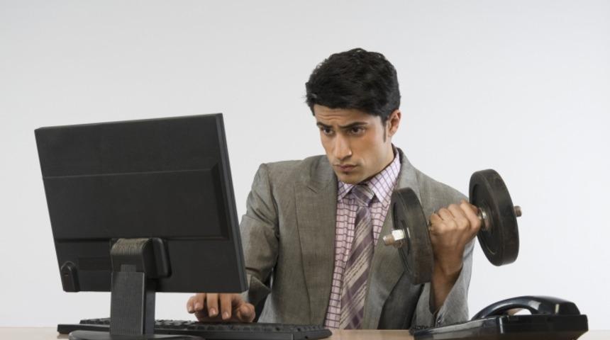 Masa Başında &Ccedil;alışanlar Bunları Mutlaka Yapmalısınız