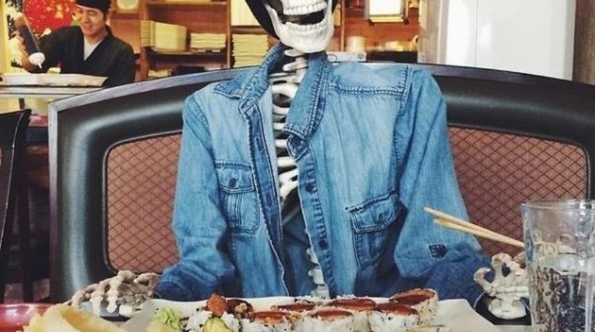 Instagram'ın Nefes Almayan Fenomeni Skellie'ye Merhaba Deyin