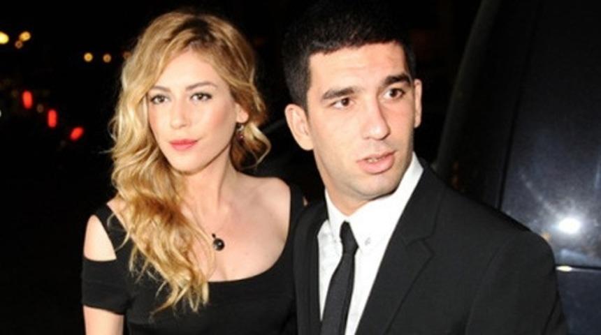  Arda Turan Barcelona'ya Transfer Oldu Eski Aşkı Sinem Kobal Sa&ccedil; Baş Yoldu