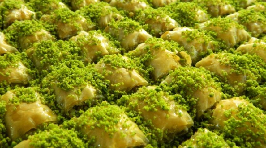 Bayramlarda Seyranlarda Eşe Dosta İkram Etmemelik Kendinize Saklamalık 8 Tatlı