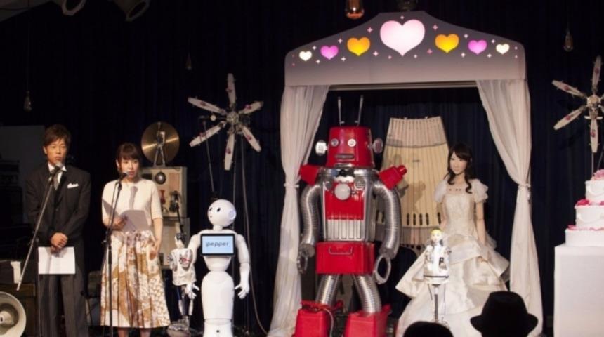 Ve Japonlar Bunu Da Yaptı: Robotlar Evleniyor!