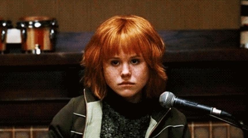 T&uuml;rk Kızının ''Bug&uuml;n &Ccedil;ok G&uuml;zelsin'' Diye Kompliman Yapıldığında Verdiği Cevaplar 