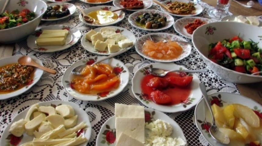 Ramazanda sağlıklı bir oru&ccedil; tutmanın p&uuml;f noktaları