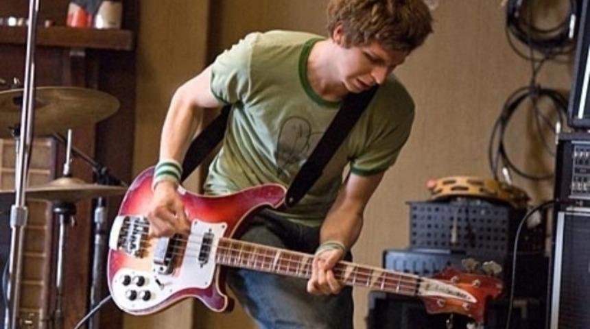 Alt Komşunun Oğluna M&uuml;zik Sevdasından Vazge&ccedil;mesi Gerektiğini Anlatmanın 5 Dolaylı Yolu