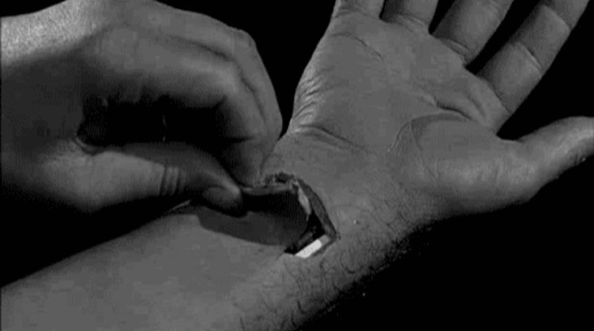 50 Yıl Sonra Robotların K&ouml;lesi Olacağımızın Kanıtı Kendi Varlığının Farkına Varan Robot Geliştirildi! 