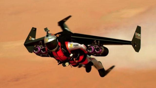 Bu Cesur Adamlar Sırt Roketiyle Gökyüzünde Süzülüyor.