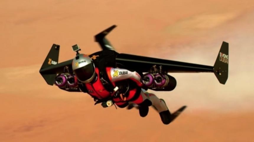 Bu Cesur Adamlar Sırt Roketiyle G&ouml;ky&uuml;z&uuml;nde S&uuml;z&uuml;l&uuml;yor.