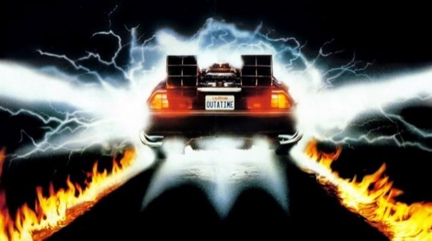 Michael J. Fox Geleceğe D&ouml;n&uuml;ş'teki Efsane Arabaya Sert &Ccedil;ıktı