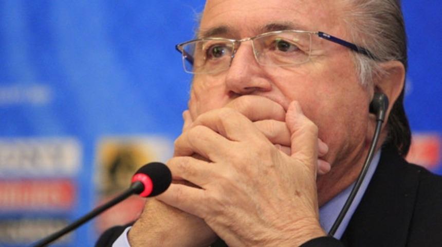 FIFA Başkanı Sepp Blatter'e İngiliz Komedyenden Anlamlı Protesto