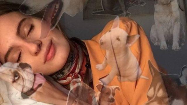 İsveçli Süper Model Sadece Seksi Değil Aynı Zamanda Çok Komik