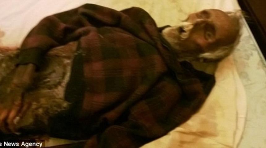 &Ouml;l&uuml;m Bile Ayıramadı: Kocasının Cesediyle Uyumaya Devam Etti!