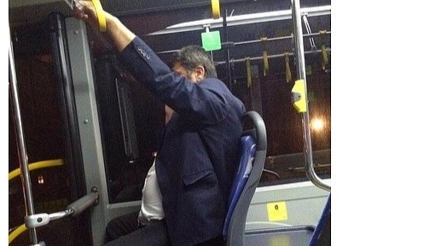 Toplu Taşıma Ara&ccedil;larında G&ouml;rebileceğiniz En Acayip Tipler Ve Yeniden Dirilenler!