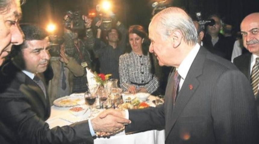 Siyasiler Neyi Amaçlıyor? Ülke Daha Ne Kadar Kaosa Sürüklenebilir? Sorular Bitmiyor Lakin Cevaplar Yok