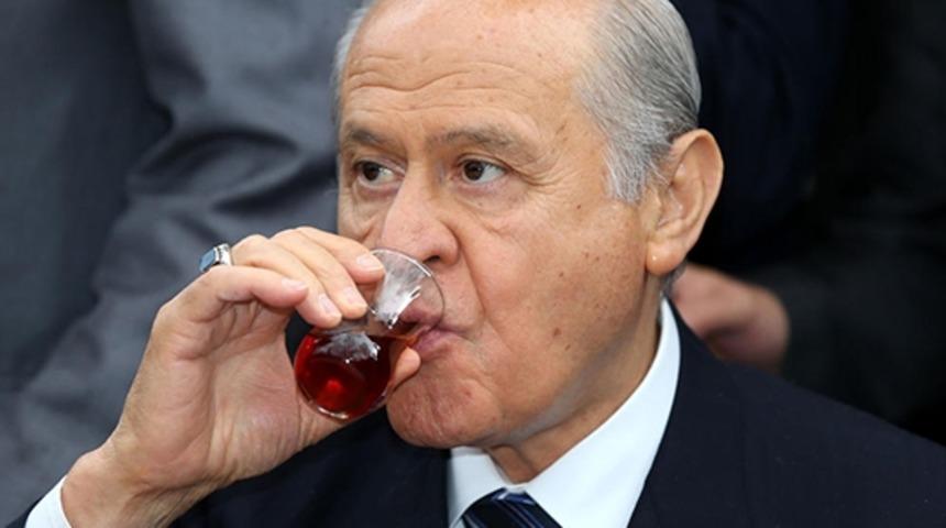 Bah&ccedil;eli Konuştu Twitter'da Bombalandı: "İşte Viski İ&ccedil;erek HDP'ye Oy Verenler" Hakkında En Komik Tweetler