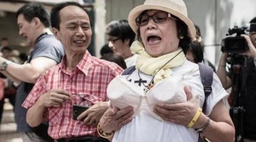 Hong Kong'da 'Meme Silah Değildir' Protestosu