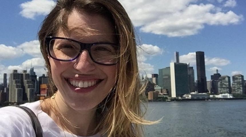 100 G&uuml;nl&uuml;k Bir Macerayla Korkularına Meydan Okuyan Kız