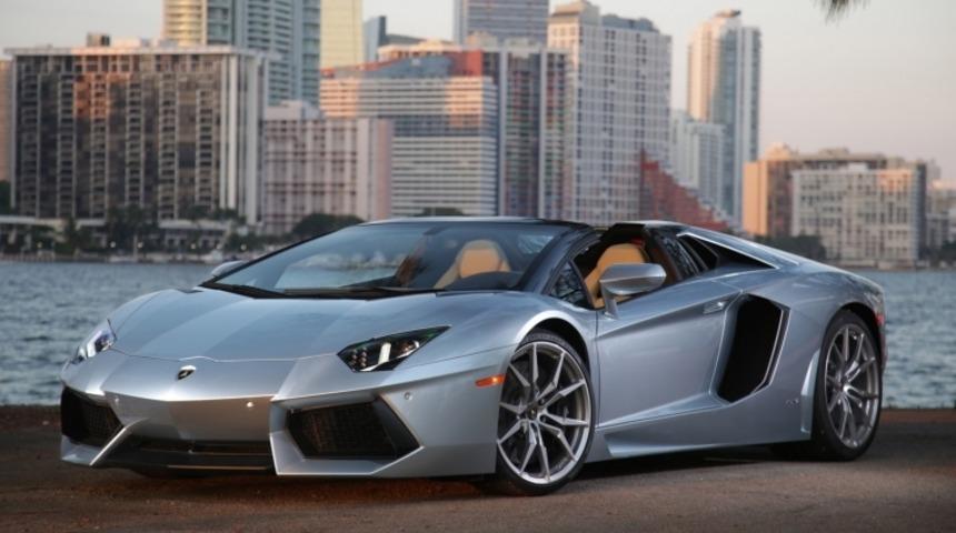 &Uuml;nl&uuml;lerin Cihangir'de Bir Apartman Fiyatına Satın Aldıkları 10 Otomobil