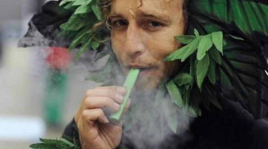 Esrar Kullananlar 'Daha Depresif Olmuyor'