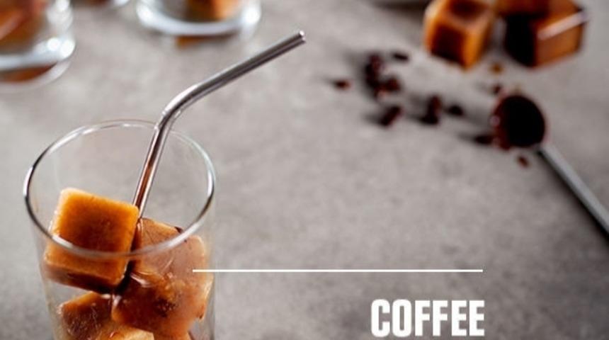 Buz Kalıplarına Su Yerine Bunları Koyup Sıradışı Bir Şeyler Oluşturmaya Ne Dersiniz?