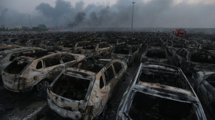 Benzerlerini Anca Filmlerde G&ouml;rd&uuml;ğ&uuml;m&uuml;z, &Ccedil;in'in Tianjin Kentinde Meydana Gelen Patlama Sonrası Enkaz G&ouml;r&uuml;nt&uuml;leri