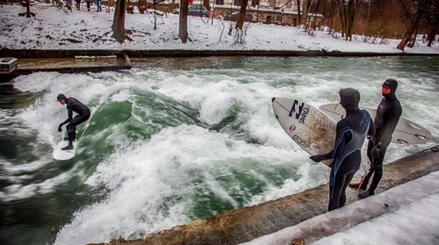 Almanlar İ&ccedil;inde Deniz Olmayan Kente Dalga S&ouml;rf&uuml; Getirmişler