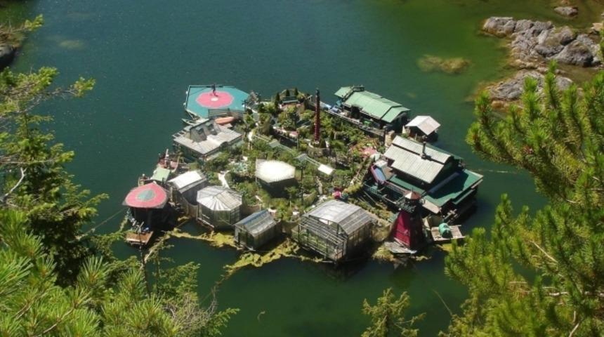 Y&uuml;zen Evleri Değil Resmen Adaları Var