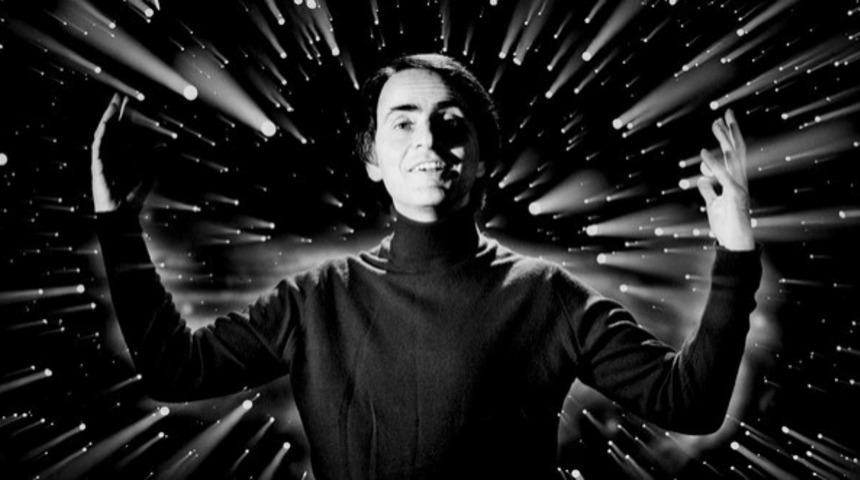 Yaşasaydı &Ouml;n&uuml;nde Diz &Ccedil;&ouml;k&uuml;p Elini &Ouml;peceğimiz Ulvi İnsan Carl Sagan'ın Hayatı Film Oluyor