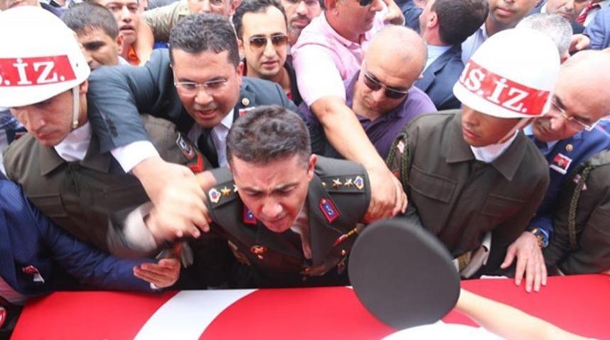 Şehit Y&uuml;zbaşının Ağabeyi Jandarma Yarbay Mehmet Alkan'a Sosyal Medyadan Destek Yağıyor