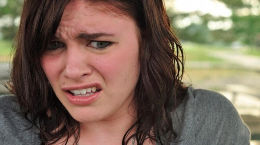 Beyler Aman Dikkat! Kadınlar Bu 8 Hareketimizi &Ccedil;ok Sa&ccedil;ma Buluyorlarmış :(