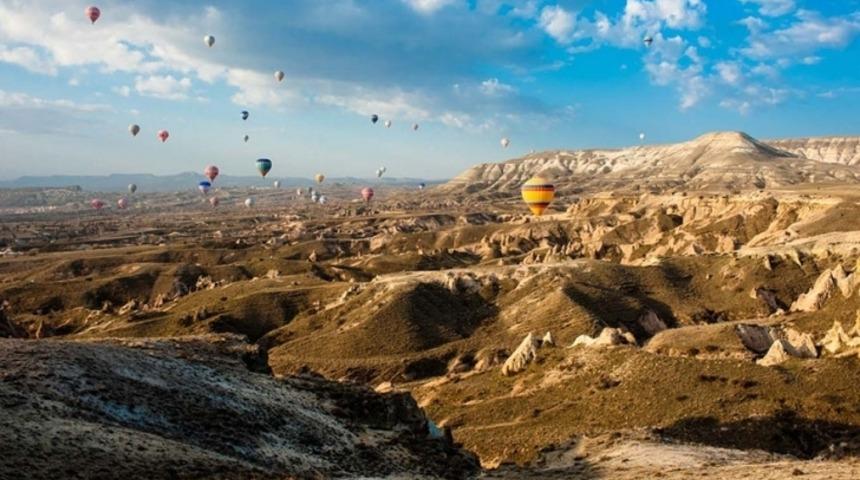 İşinden Ayrılıp, Sahip Olduklarını Satıp, Sırt Çantasıyla 3 Sene Boyunca 60 Ülke Gezen Adam