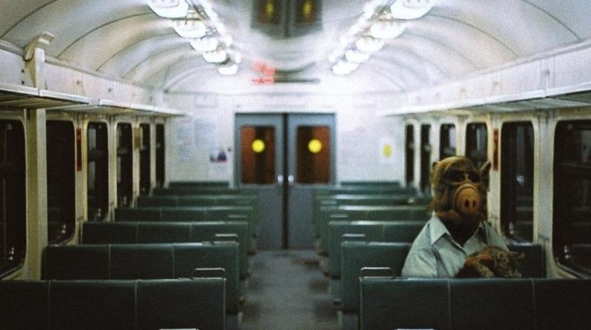 Tanınmış Kurgusal Karakterleri, Rusya'nın Sorunlarına Dikkat Çekmek Amacıyla Rusya'da Gezintiye Çıkaran Yaratıcı Çalışma