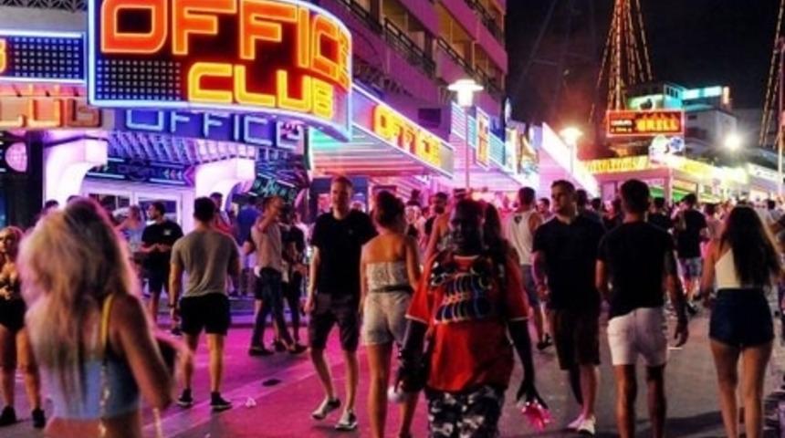 &Ccedil;ocuklarını Tatilde Bırakıp D&ouml;nmek İsteyen &Ccedil;ifte Hapis