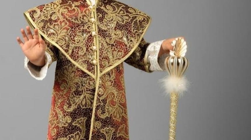 Burhan Kuzu Sosyal Medyada ''Sünnetsiz'' Twiti İle Yine, Yeni, Yeniden Gündem Oldu