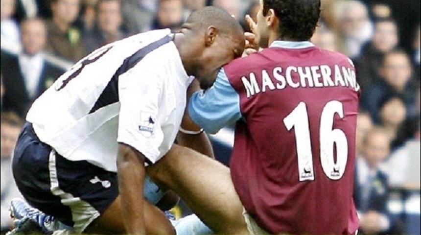 Dikkat Edin Isırır! Futbol Sahalarının G&ouml;rd&uuml;ğ&uuml; Birbirinden İlgin&ccedil; 8 Isırma Vakası!