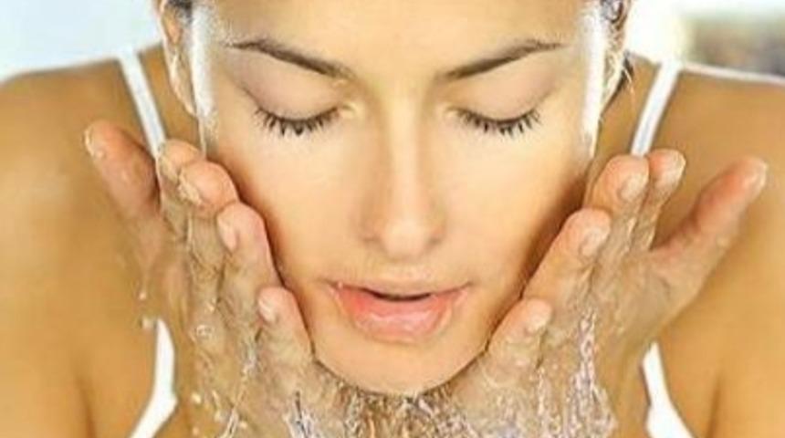 Y&uuml;z Temizliği Nasıl Yapılmalı?