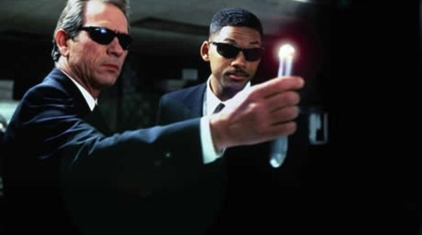 Siyah Giyen Adamlar'da UZAYLI Olduğu İddia Edilen 13 Ünlü