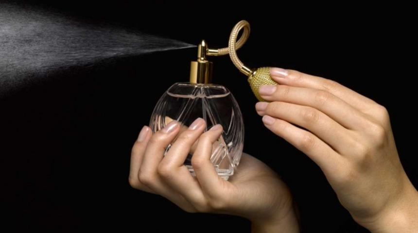 Parfüm Nasıl Kullanılır Biliyor Musunuz? Öyle Sıktım Çıktım Olmuyor...