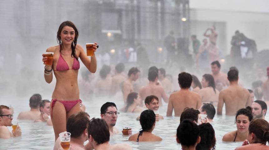 Evlenme Kararınızı Tekrar D&uuml;ş&uuml;nd&uuml;recek, D&uuml;nyadan 8 Bekarlığa Veda Partisi Noktası