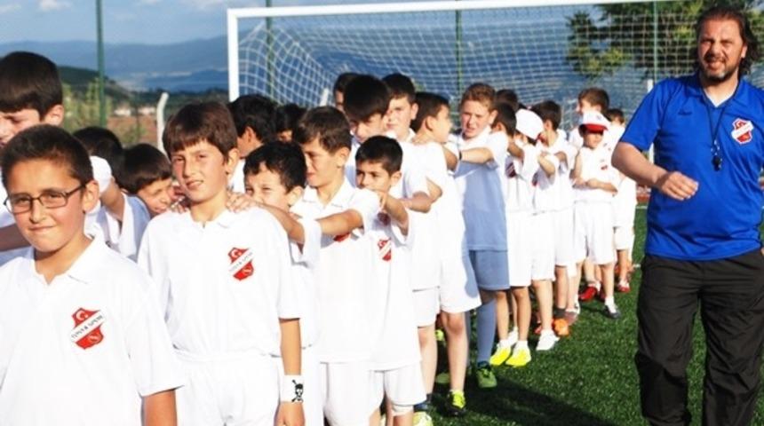 T&uuml;rk Takımları Avrupa&rsquo;da Birer Birer D&ouml;k&uuml;l&uuml;yor, Peki Ama Neden?