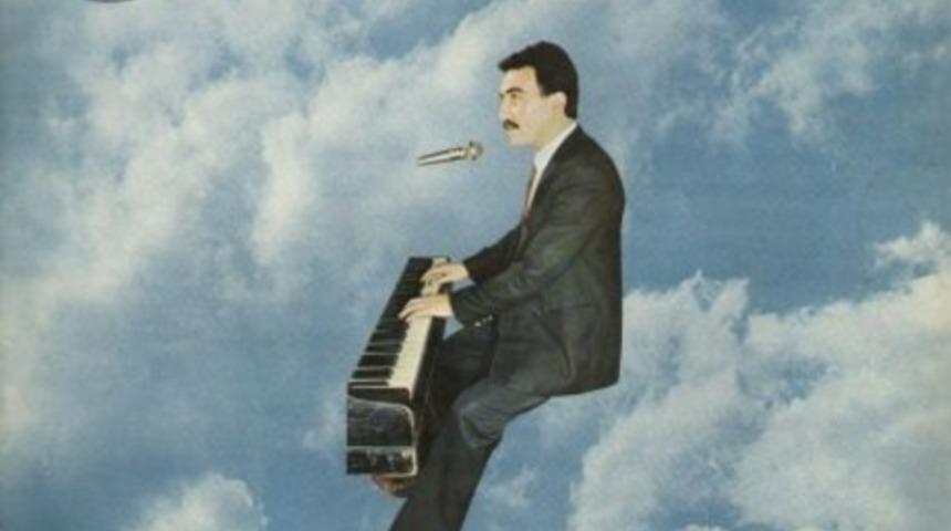 Piyanonun M&uuml;zik D&uuml;nyasının En Bahtsız Enstr&uuml;manı Olduğunu Kanıtlayan 11 Alb&uuml;m Kapağı