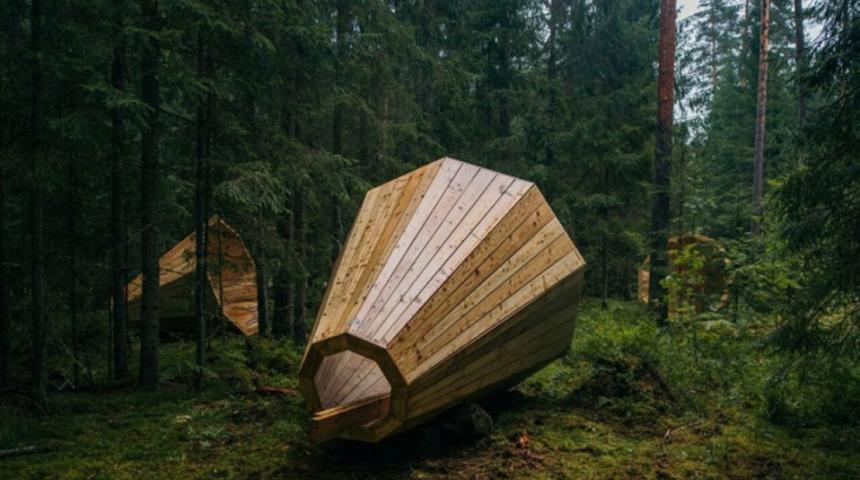 Estonyalı İ&ccedil; Mimarlık &Ouml;ğrencileri Ormanın Sesini Dinlemek İ&ccedil;in Ormana Dev Ahşap Megafonlar Kurdular