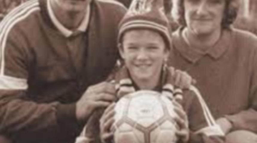 Yolunun D&uuml;şt&uuml;ğ&uuml; 10 Kul&uuml;ple Futbolu Yakışıklılığının G&ouml;lgesinde Kalan Adam: David Beckham!