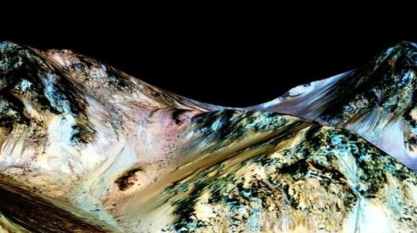 NASA Mars'ta Akan Su Buldu