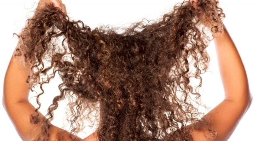 Kıvırcık Sa&ccedil;ların Kıvırcık Olmasının Nedeni Ne?