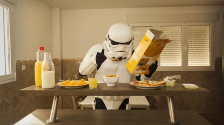 Bir Stormtrooper'ın G&uuml;ndelik Yaşamı Nasıl Hi&ccedil; D&uuml;ş&uuml;nd&uuml;n&uuml;z M&uuml;?