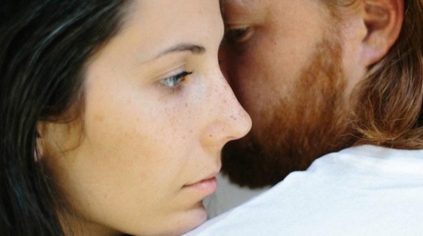 G&uuml;vensizliklerinizin Yeni Başlayan İlişkinizi Bozmasını &Ouml;nlemenin 4 Yolu