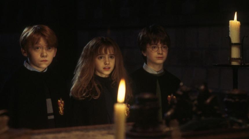 İnsanlar "Harry Potter" Kitaplarının Gelecekteki Okuyucuları i&ccedil;in Kitapların İ&ccedil;ine K&uuml;&ccedil;&uuml;k Notlar Bırakıyor